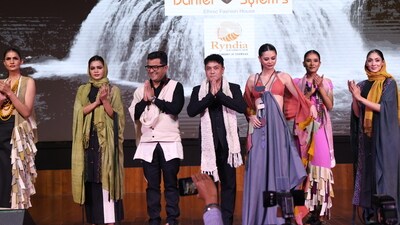 The event blended traditional weaves with contemporary styles.