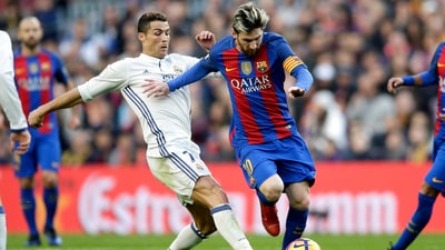 ionel Messi, center right, escapes Cristiano Ronaldo during the Spanish La Liga soccer match between FC Barcelona and Real Madrid at the Camp Nou in Barcelona, Spain, Saturday, Dec. 3, 2016. (AP)