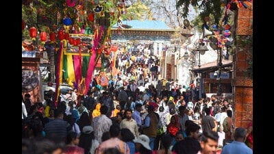 Huge crowds at the 38th Surajkund International Crafts Fair at Faridabad near Lakewood City, on Wednesday. (PARVEEN KUMAR/HT) Huge crowds at the 38th Surajkund International Crafts Fair at Faridabad near Lakewood City, on Wednesday. (PARVEEN KUMAR/HT)