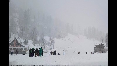MeT officials said that a few spells of light snowfall with one or two moderate spells is very likely over most of the tourist destinations in the state. (PTI file) MeT officials said that a few spells of light snowfall with one or two moderate spells is very likely over most of the tourist destinations in the state. (PTI file)
