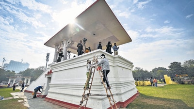 Preparations underway for the upcoming oath ceremony of Delhi's Chief Minister at Ramlila Maidan on Tuesday. (Sanchit Khanna/HT Photo) Preparations underway for the upcoming oath ceremony of Delhi's Chief Minister at Ramlila Maidan on Tuesday. (Sanchit Khanna/HT Photo)