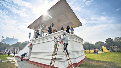 Preparations underway for the upcoming oath ceremony of Delhi's chief minister at Ramlila Maidan on Tuesday. (Sanchit Khanna/HT PHOTO) Preparations underway for the upcoming oath ceremony of Delhi's chief minister at Ramlila Maidan on Tuesday. (Sanchit Khanna/HT PHOTO)