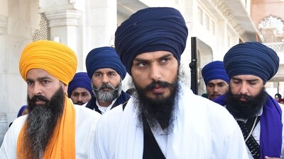 Pro-Khalistani activist and incarcerated Lok Sabha MP Amritpal Singh has petitioned the Punjab High Court to be permitted to join the current Parliament session because his seat could be vacated as a result of his extended absence. (HT photo) Pro-Khalistani activist and incarcerated Lok Sabha MP Amritpal Singh has petitioned the Punjab High Court to be permitted to join the current Parliament session because his seat could be vacated as a result of his extended absence. (HT photo)