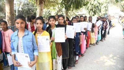 Electrical and communication devices: Bluetooth, mobile phones, earphones, and smartwatches, etc. are not allowed inside the exam hall. (Santosh Kumar) Electrical and communication devices: Bluetooth, mobile phones, earphones, and smartwatches, etc. are not allowed inside the exam hall. (Santosh Kumar)