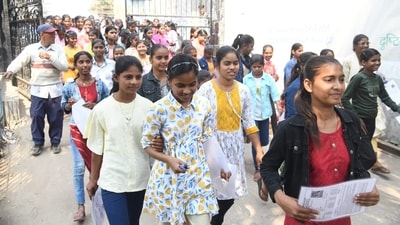 Patna: Students coming out after appearing in the Bihar School Examination Board Class 10th shift 1 examination at DAV high school Danapur in Patna (Santosh Kumar) Patna: Students coming out after appearing in the Bihar School Examination Board Class 10th shift 1 examination at DAV high school Danapur in Patna (Santosh Kumar)