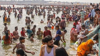 More than 3.09 million (30.94 lakhs) devotees took the holy plunge on Wednesday until 8 am, bringing the total number of devotees who took the dip to over 555.6 million (55.56 crores). (ANI) More than 3.09 million (30.94 lakhs) devotees took the holy plunge on Wednesday until 8 am, bringing the total number of devotees who took the dip to over 555.6 million (55.56 crores). (ANI)