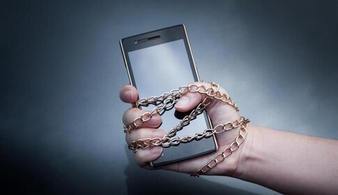 From smartphones to satellite navigation, our lives are full of screens. We wake up to them, come home to them and carry them around all day. (Shutterstock Photo) From smartphones to satellite navigation, our lives are full of screens. We wake up to them, come home to them and carry them around all day. (Shutterstock Photo)