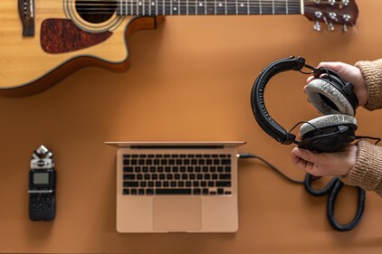 Study suggests that moderate tempo, clear rhythm, and lyric-free melodies are key to enhancing cognitive function. (Freepik) Study suggests that moderate tempo, clear rhythm, and lyric-free melodies are key to enhancing cognitive function. (Freepik)