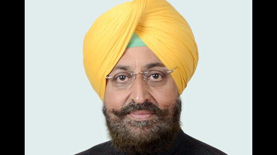 Punjab LoP Partap Singh Bajwa said members of PSEB engineers’ association have exposed the AAP party fund scam, which needs to be probed in a fair and transparent manner. (HT File)