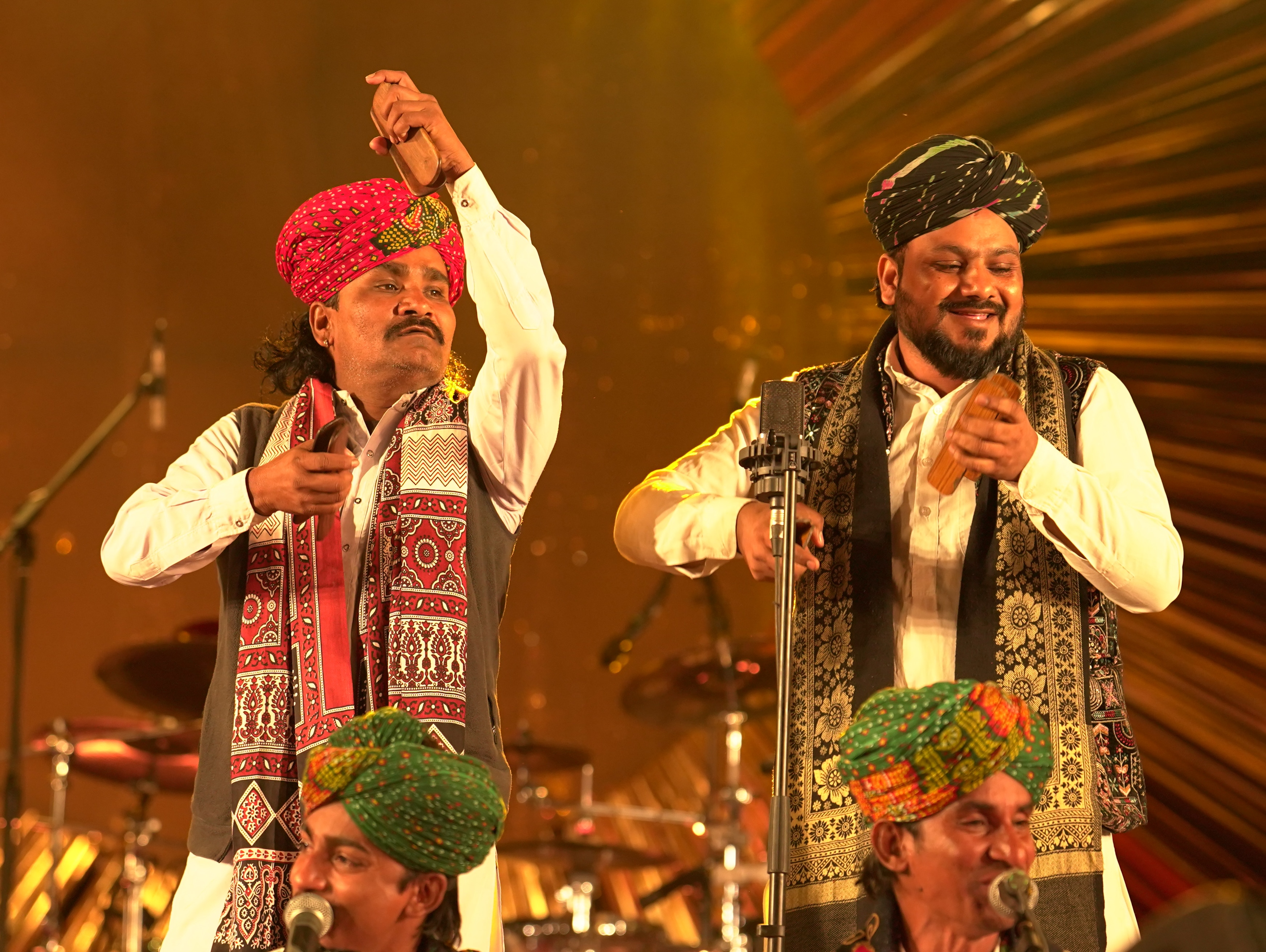 The festival kick-started with an energetic performance by Yaar Mohammad Langa’s Sarangi Orchestra, a 17-musician traditional Rajasthani folk ensemble from Jodhpur. (Vedanta Udaipur World Music Festival 2025) The festival kick-started with an energetic performance by Yaar Mohammad Langa’s Sarangi Orchestra, a 17-musician traditional Rajasthani folk ensemble from Jodhpur. (Vedanta Udaipur World Music Festival 2025)