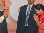 New Delhi: Prime Minister Narendra Modi exchanges greetings with newly sworn-in Delhi Chief Minister Rekha Gupta during a ceremony at Ramlila Maidan, in New Delhi, Thursday, Feb. 20, 2025. (PTI Photo/Manvender Vashist Lav) New Delhi: Prime Minister Narendra Modi exchanges greetings with newly sworn-in Delhi Chief Minister Rekha Gupta during a ceremony at Ramlila Maidan, in New Delhi, Thursday, Feb. 20, 2025. (PTI Photo/Manvender Vashist Lav)