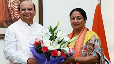 Leader of the BJP Legislative Party Rekha Gupta calls on Delhi Lieutenant Governor Vinai Kumar Saxena to stake her claim to form the new Government of Delhi, at Raj Niwas in New Delhi on Wednesday. (LG Delhi X) Leader of the BJP Legislative Party Rekha Gupta calls on Delhi Lieutenant Governor Vinai Kumar Saxena to stake her claim to form the new Government of Delhi, at Raj Niwas in New Delhi on Wednesday. (LG Delhi X)