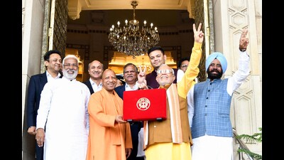 CM Yogi Adityanath with State Finance Minister Suresh Kumar Khanna before presenting the state budget 2025-2026 (ANI) CM Yogi Adityanath with State Finance Minister Suresh Kumar Khanna before presenting the state budget 2025-2026 (ANI)