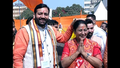 Delhi CM Rekha Gupta with Haryana counterpart Nayab Singh Saini at Ramlila Maidan in New Delhi on Thursday. (ANI) Delhi CM Rekha Gupta with Haryana counterpart Nayab Singh Saini at Ramlila Maidan in New Delhi on Thursday. (ANI)