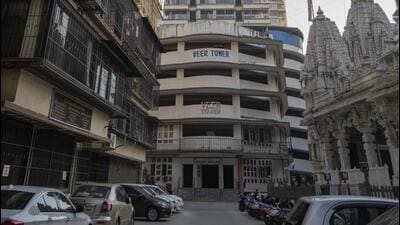 Flats in Veer Tower CHS were handed over to buyers more than 10 years ago. (Satish Bate/ Hindustan Times) Flats in Veer Tower CHS were handed over to buyers more than 10 years ago. (Satish Bate/ Hindustan Times)