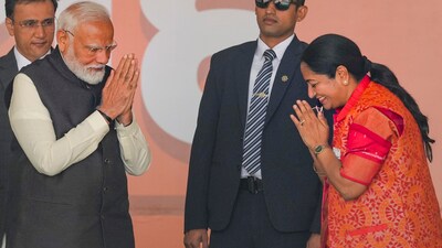 New Delhi: Prime Minister Narendra Modi exchanges greetings with newly sworn-in Delhi Chief Minister Rekha Gupta during a ceremony at Ramlila Maidan, in New Delhi, Thursday, Feb. 20, 2025. (PTI Photo/Manvender Vashist Lav) New Delhi: Prime Minister Narendra Modi exchanges greetings with newly sworn-in Delhi Chief Minister Rekha Gupta during a ceremony at Ramlila Maidan, in New Delhi, Thursday, Feb. 20, 2025. (PTI Photo/Manvender Vashist Lav)