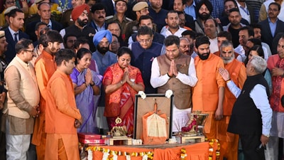 Delhi chief minister Rekha Gupta, along with her cabinet colleagues, participate in Yamuna Aarti at Vasudev Ghat in New Delhi on Thursday, February 20, 2025. (Arvinnd Yadav/ Hindustan Times) Delhi chief minister Rekha Gupta, along with her cabinet colleagues, participate in Yamuna Aarti at Vasudev Ghat in New Delhi on Thursday, February 20, 2025. (Arvinnd Yadav/ Hindustan Times)
