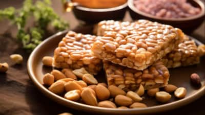 Peanut chikki is a crunchy sweet made with peanuts, jaggery and sugar (Freepik) Peanut chikki is a crunchy sweet made with peanuts, jaggery and sugar (Freepik)