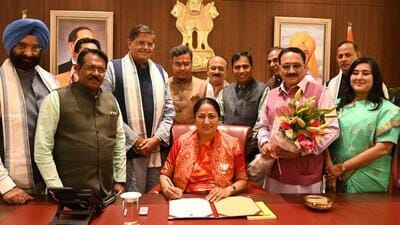 The Delhi CM and her council of ministers, besides BJP MPs, at her office. (Arvind Yadav/HT Photo) The Delhi CM and her council of ministers, besides BJP MPs, at her office. (Arvind Yadav/HT Photo)
