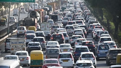 New Delhi, India - Feb. 19, 2025: Long Traffic Jam near Mahipalpur chowk in New Delhi, India, on Wednesday, February 19, 2025. (Photo by Arvind Yadav/ Hindustan Times) (Hindustan Times) New Delhi, India - Feb. 19, 2025: Long Traffic Jam near Mahipalpur chowk in New Delhi, India, on Wednesday, February 19, 2025. (Photo by Arvind Yadav/ Hindustan Times) (Hindustan Times)