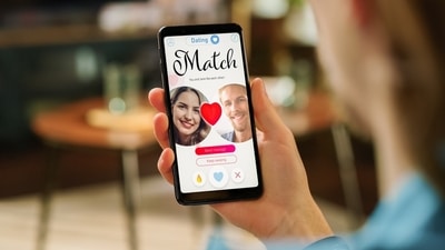 Don't let the first chat dread fizzle out your excitement. (Shutterstock) Don't let the first chat dread fizzle out your excitement. (Shutterstock)