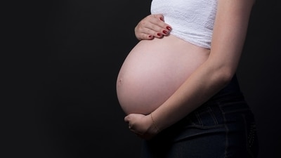 Fertility clinic faces lawsuit after woman gives birth to an African American baby despite being white. (Representational) Fertility clinic faces lawsuit after woman gives birth to an African American baby despite being white. (Representational)