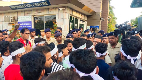 Police pacify students of the Kalinga Institute of Industrial Technology (KIIT) (PTI)