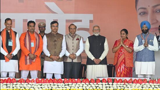 Prime Minister Narendra Modi with the newly elected CM Rekha Gupta, Delhi LG VK Saxena, and cabinet ministers during the swearing-in ceremony at Ramlila Maidan on Thursday. (Raj K Raj/HT Photo)
