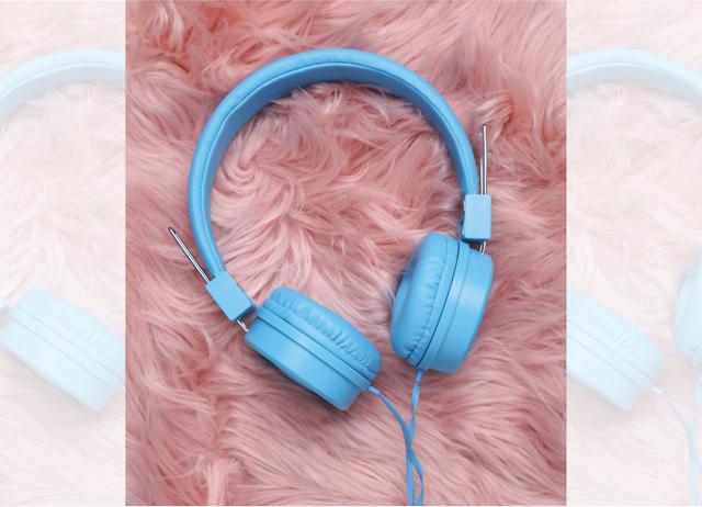 Young people are listening to familiar tunes at a reduced playback speed. (ADOBE STOCK) Young people are listening to familiar tunes at a reduced playback speed. (ADOBE STOCK)