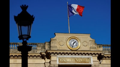 A French national flag flies over the National Assembly in Paris, France, November 28, 2024. REUTERS/Stephanie Lecocq (REUTERS) A French national flag flies over the National Assembly in Paris, France, November 28, 2024. REUTERS/Stephanie Lecocq (REUTERS)