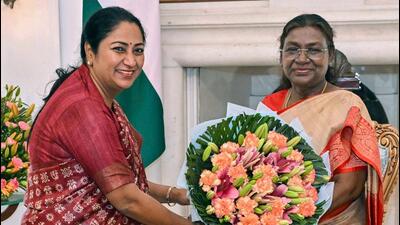 Delhi chief minister Rekha Gupta meets President Droupadi Murmu at Rashtrapati Bhavan in New Delhi on Friday. (President of India-X) Delhi chief minister Rekha Gupta meets President Droupadi Murmu at Rashtrapati Bhavan in New Delhi on Friday. (President of India-X)