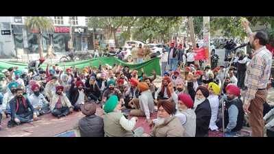 PSPCL workers during a protest in Ludhiana on Friday. (HT Photo) PSPCL workers during a protest in Ludhiana on Friday. (HT Photo)