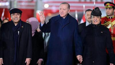 Pakistan President Asif Ali Zardari (L) and Prime Minister Shehbaz Sharif (R) greeting Turkey’s President Recep Tayyip Erdogan (C) on his arrival at the Nur Khan military airbase in Rawalpindi. (AFP PHOTO / Pakistan's Press Information Department) Pakistan President Asif Ali Zardari (L) and Prime Minister Shehbaz Sharif (R) greeting Turkey’s President Recep Tayyip Erdogan (C) on his arrival at the Nur Khan military airbase in Rawalpindi. (AFP PHOTO / Pakistan's Press Information Department)