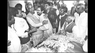 People mourn the passing of former Bihar CM Karpoori Thakur. (HT Archives) People mourn the passing of former Bihar CM Karpoori Thakur. (HT Archives)