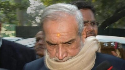 In a murder case involving the 1984 anti-Sikh riots, a Delhi court on Friday postponed the decision on Congress leader Sajjan Kumar's punishment till February 25. (HT photo) In a murder case involving the 1984 anti-Sikh riots, a Delhi court on Friday postponed the decision on Congress leader Sajjan Kumar's punishment till February 25. (HT photo)
