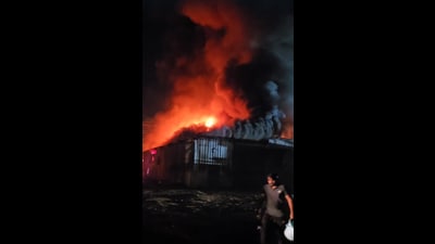 Upon receiving the alert, four fire tenders from the Pune fire brigade and PMRDA fire brigade rushed to the scene. (VIDEO GRAB)
