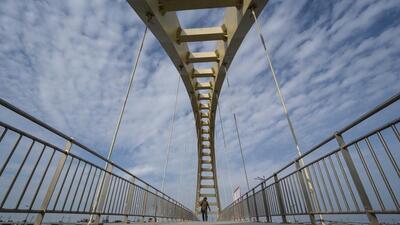A clear sky over the footover bridge near Burari in New Delhi on Saturday. (RAJ K RAJ /HT PHOTO) A clear sky over the footover bridge near Burari in New Delhi on Saturday. (RAJ K RAJ /HT PHOTO)