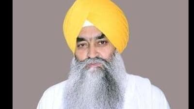 A day after Shiromani Gurdwara Parbandhak Committee (SGPC) said that it was the appointing authority of the jathedars, Akal Takht jathedar Giani Raghbir Singh on Saturday hit back and said, “Earlier, I believed that hukam (decree) of Sri Akal Takht Sahib is implemented universally, but I came to know it yesterday that I was wrong and this hukam is only implemented within the boundary of Akal Takht Sahib premises.” (HT File) A day after Shiromani Gurdwara Parbandhak Committee (SGPC) said that it was the appointing authority of the jathedars, Akal Takht jathedar Giani Raghbir Singh on Saturday hit back and said, “Earlier, I believed that hukam (decree) of Sri Akal Takht Sahib is implemented universally, but I came to know it yesterday that I was wrong and this hukam is only implemented within the boundary of Akal Takht Sahib premises.” (HT File)
