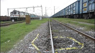 Around 1 am, a loco pilot of the train, who noticed two people lying near the railway track between cabin no. 41 and 42 of Lakho railway station, informed the nearby station master (HT Photo/ Representative photo) Around 1 am, a loco pilot of the train, who noticed two people lying near the railway track between cabin no. 41 and 42 of Lakho railway station, informed the nearby station master (HT Photo/ Representative photo)