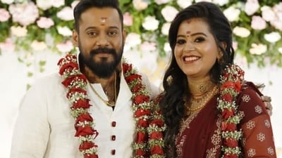 Bala married Elizabeth Udayan in 2021 but split with her later. He is now married to Kokila. Bala married Elizabeth Udayan in 2021 but split with her later. He is now married to Kokila.