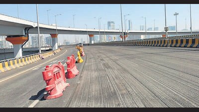 The BMC on Saturday began the work of removing the overlay of mastic on Coastal Road. (HT)