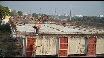 Works underway at the upcoming Nishatganj-Kukrail flyover (Mushtaq Ali/HT) Works underway at the upcoming Nishatganj-Kukrail flyover (Mushtaq Ali/HT)