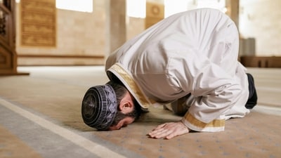 From Fajr (dawn) to Maghbrib (dusk), there are increased prayers. This is a celebration of their spiritual relationship with Allah as many recite Quran during the fasting time. (Pexels) From Fajr (dawn) to Maghbrib (dusk), there are increased prayers. This is a celebration of their spiritual relationship with Allah as many recite Quran during the fasting time. (Pexels)