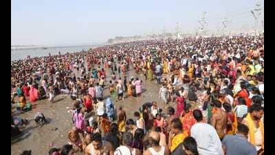 Devotees at Sangam on Sunday. (Anil Kumar Maurya) Devotees at Sangam on Sunday. (Anil Kumar Maurya)