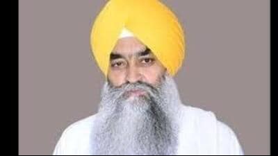 Five members of the committee appointed by the Akal Takht on December 2 to oversee the reorganisation of the Shiromani Akali Dal (SAD) met Takht jathedar Giani Raghbir Singh on Sunday (HT File) Five members of the committee appointed by the Akal Takht on December 2 to oversee the reorganisation of the Shiromani Akali Dal (SAD) met Takht jathedar Giani Raghbir Singh on Sunday (HT File)