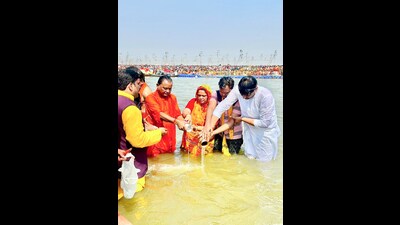 Odisha Chief Minister Mohan Charan Majhi along with his family offers prayers after taking a dip at Triveni Sangam during the ongoing 'MahaKumbh Mela 2025', in Prayagraj on Sunday. (Mohan Charan Majhi - X/ANI) Odisha Chief Minister Mohan Charan Majhi along with his family offers prayers after taking a dip at Triveni Sangam during the ongoing 'MahaKumbh Mela 2025', in Prayagraj on Sunday. (Mohan Charan Majhi - X/ANI)