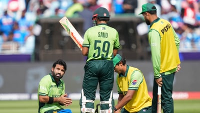Captain Mohammad Rizwan and Saud Shakeel were then stuck in a rut as India stifled Pakistan for runs between the 10th and 20th overs.&nbsp; (PTI)
