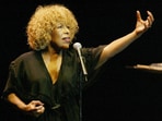 (FILES) US singer Roberta Flack performs at the 40th Jazzaldia festival in the Spanish northern Basque city of San Sebastian on July 23, 2005. Roberta Flack, the Grammy-winning singer behind the classic "Killing Me Softly With His Song," died on February 24, 2025, her publicist said in a statement, without citing a cause. She was 88 years old. The influential pop and R&B star was one of the most recognizable voices of the  1970s, but in recent years she lost her ability to sing to ALS, known as Lou Gehrig's disease, which she was diagnosed with in 2022. (Photo by Rafa RIVAS / AFP)