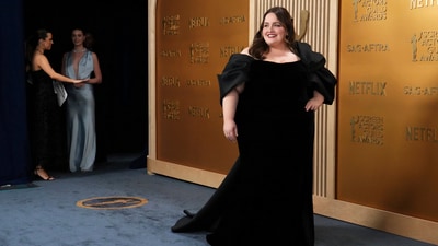 Jessica Gunning, a nominee at this year's SAG Awards, opted for a Marchesa gown with a black velvet Jennifer Behr bow in her hair. (Jordan Strauss/Invision/AP) Jessica Gunning, a nominee at this year's SAG Awards, opted for a Marchesa gown with a black velvet Jennifer Behr bow in her hair. (Jordan Strauss/Invision/AP)