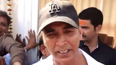 Akshay Kumar visited the Mahakumbh Mela for a holy dip. Akshay Kumar visited the Mahakumbh Mela for a holy dip.